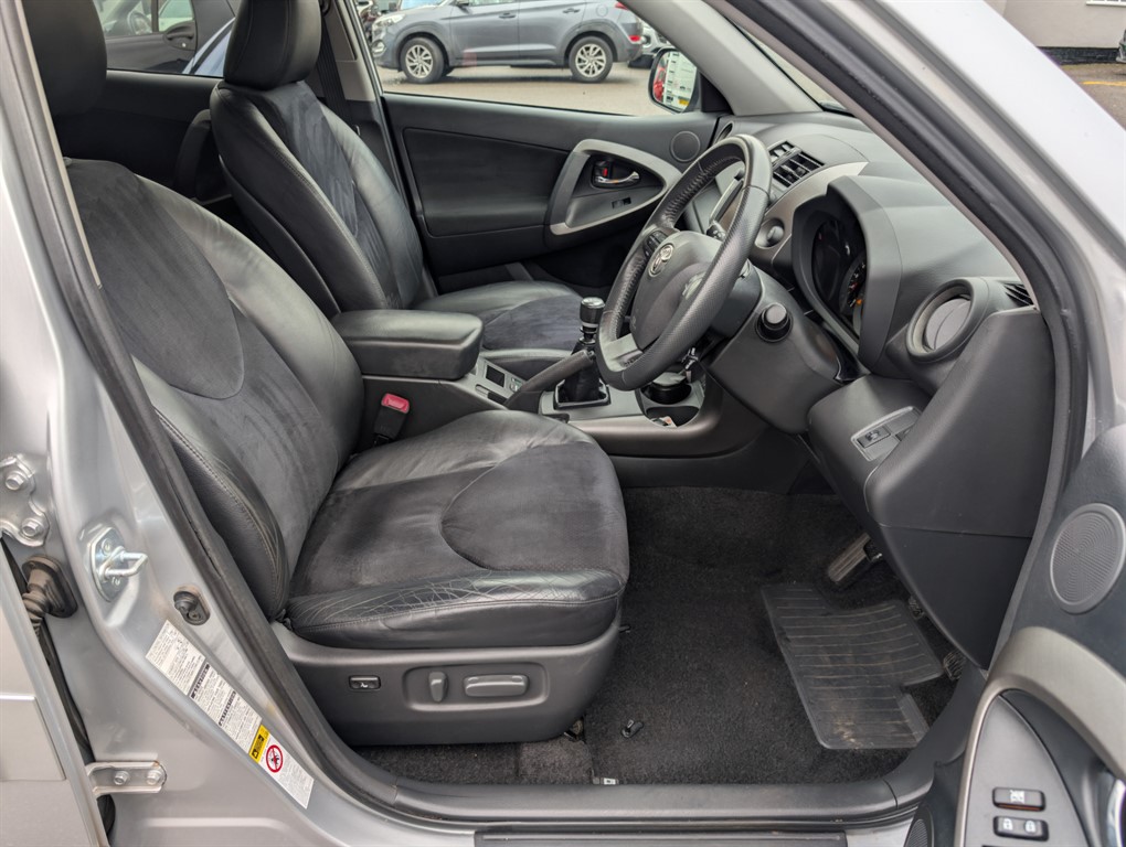 Used Toyota RAV4 2010 for sale - 76722468: Photo 6