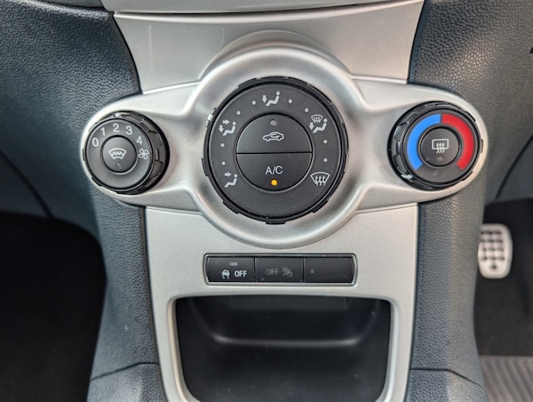 Used Ford Fiesta 2010 for sale - 75571433: Photo 22