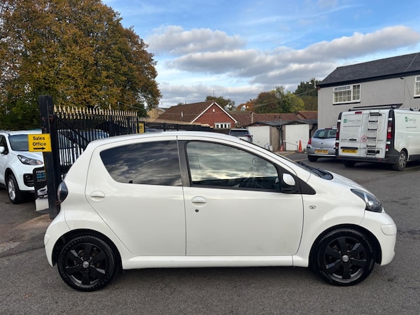 Used Toyota AYGO 2011 for sale - 76244663: Photo 19