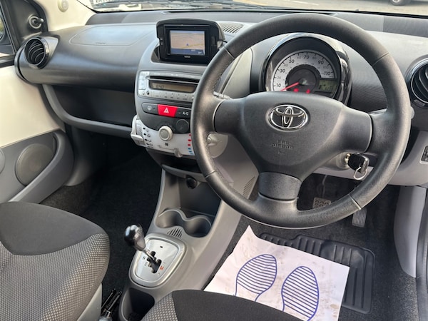 Used Toyota AYGO 2011 for sale - 76244663: Photo 2