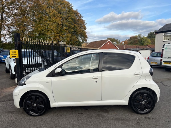 Used Toyota AYGO 2011 for sale - 76244663: Photo 9