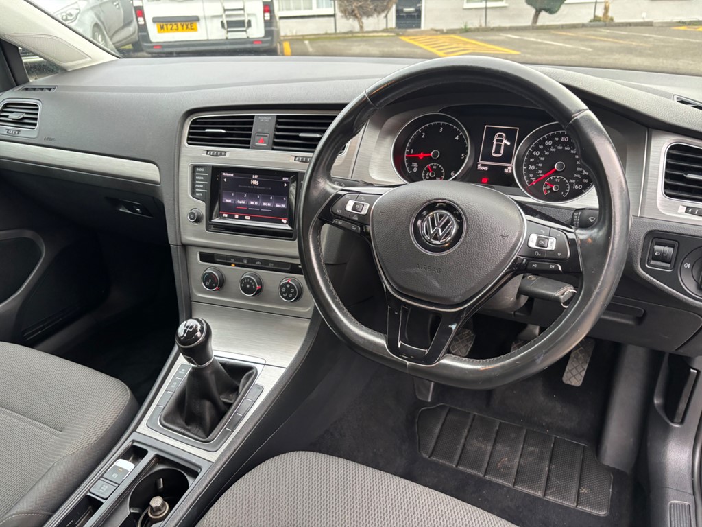 Used Volkswagen Golf 2014 for sale - 76709755: Photo 2