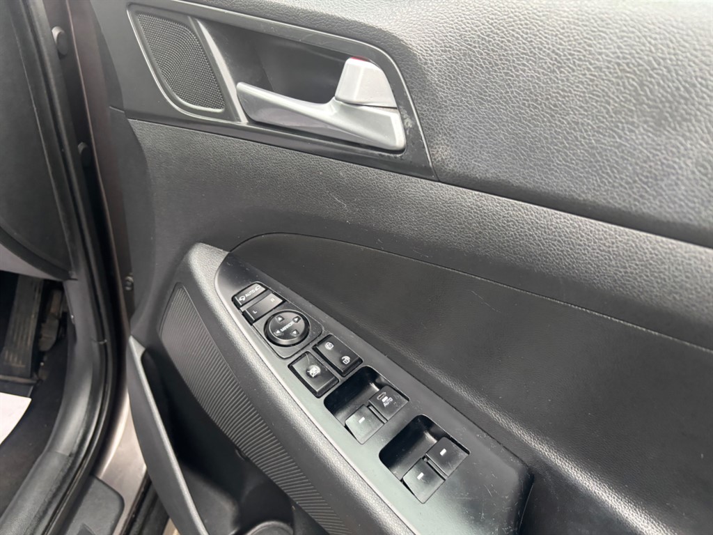 Used Hyundai TUCSON 2017 for sale - 76544670: Photo 16