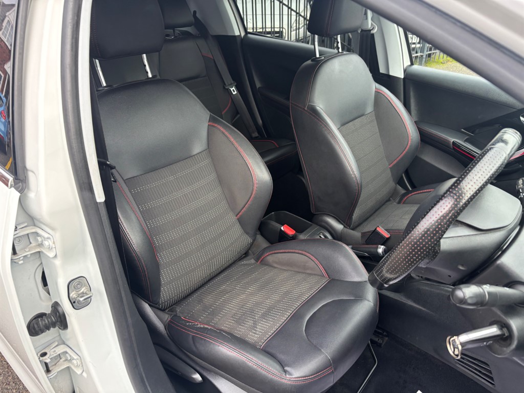 Used Peugeot 208 2018 for sale - 76766591: Photo 13