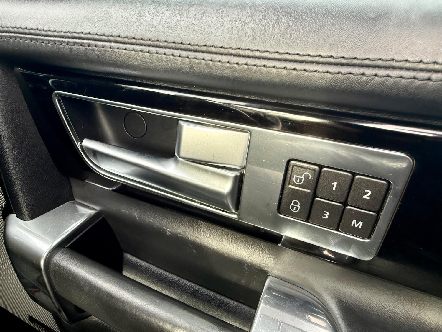 Used Land Rover Discovery 4 2014 for sale - 77108913: Photo 33