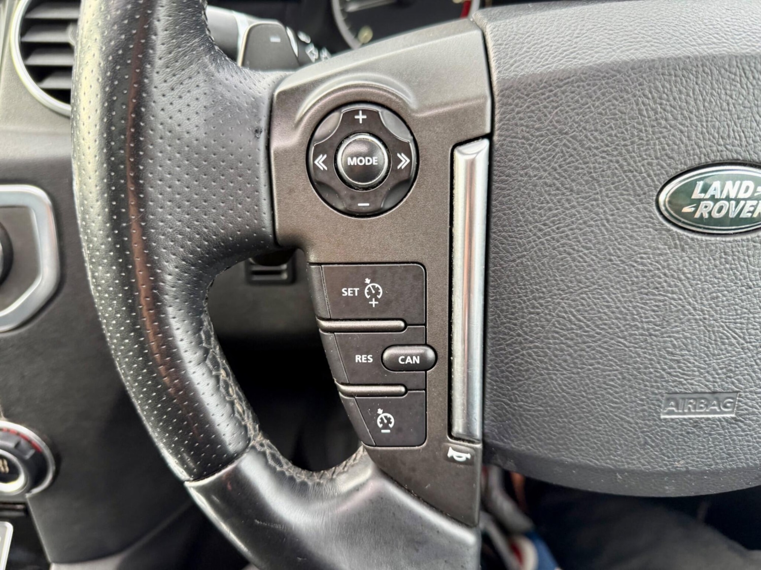 Used Land Rover Discovery 4 2014 for sale - 77108913: Photo 35