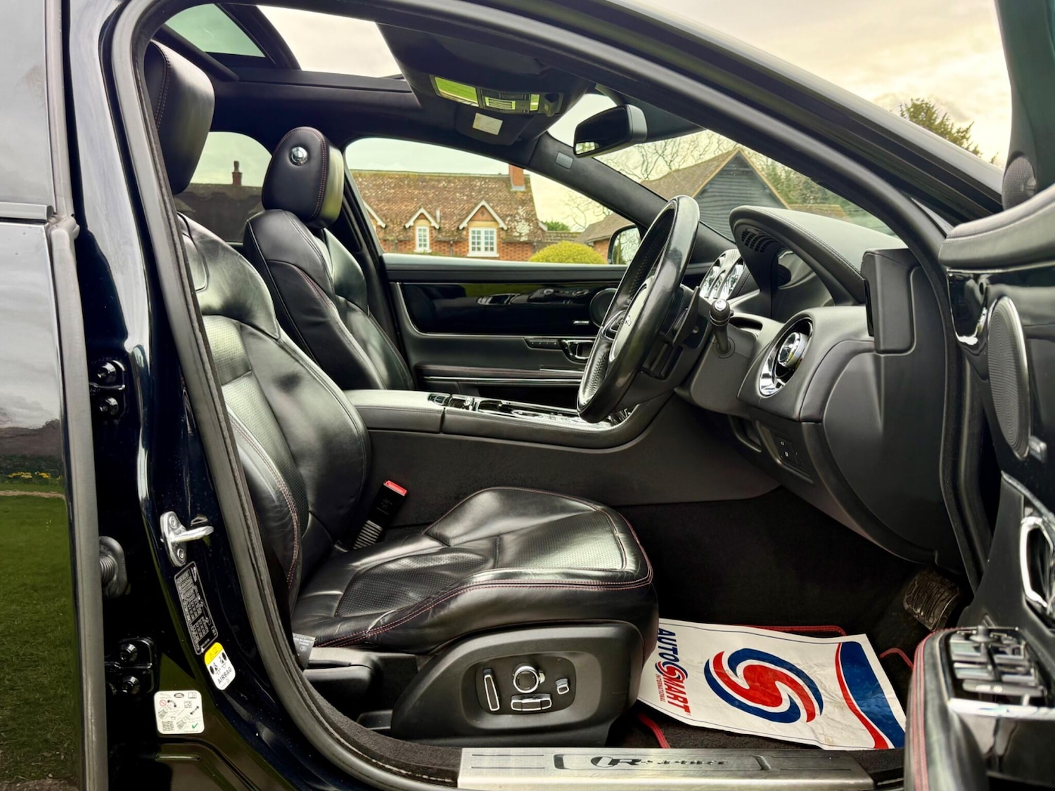 Used Jaguar XJ 2017 for sale - 77898639: Photo 15