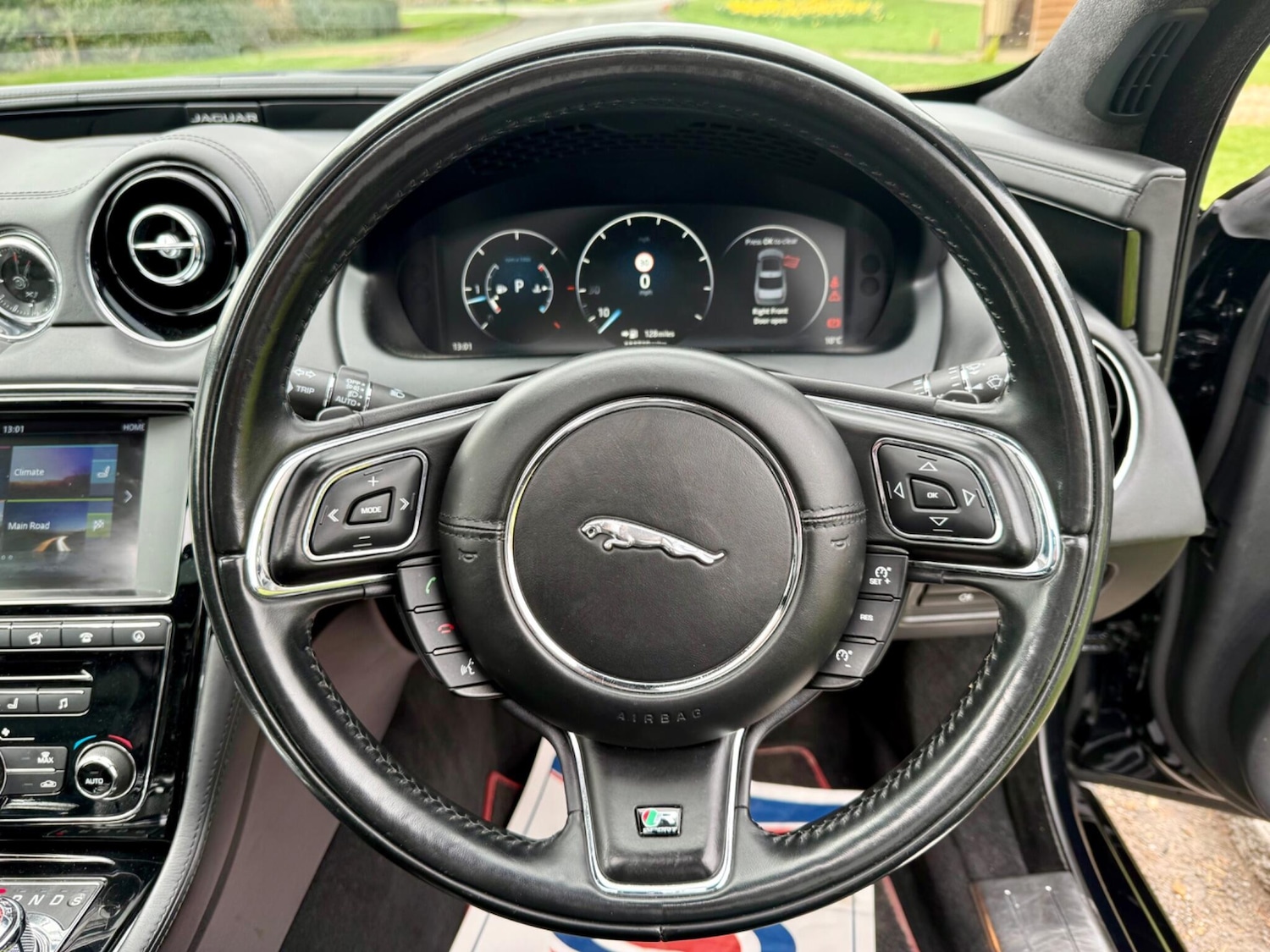 Used Jaguar XJ 2017 for sale - 77898639: Photo 20