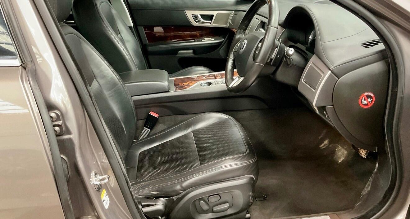 Used Jaguar XF 2010 for sale - 77723169: Photo 7