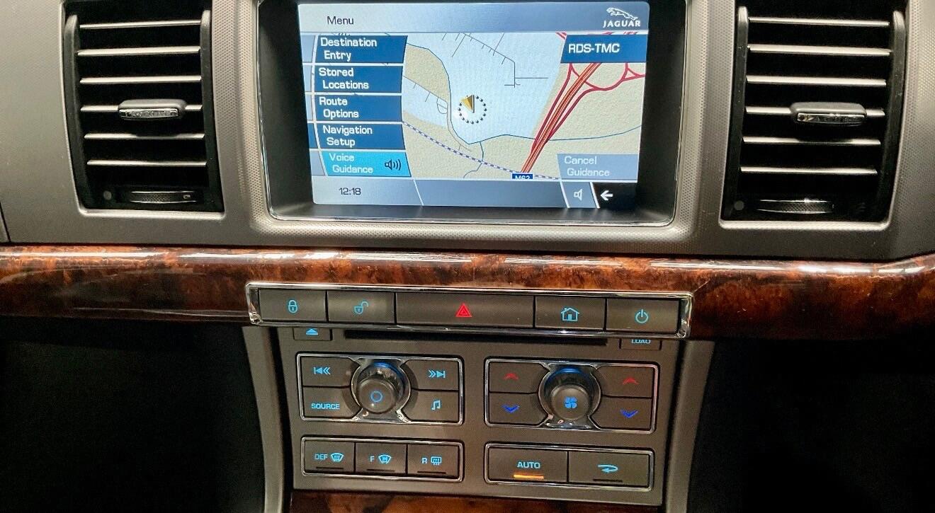 Used Jaguar XF 2010 for sale - 77723169: Photo 9