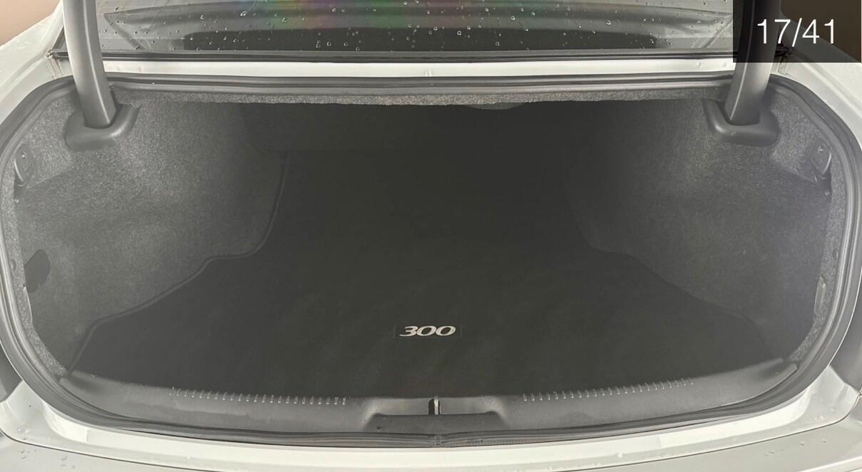 Used Chrysler 300C 2012 for sale - 76537905: Photo 17