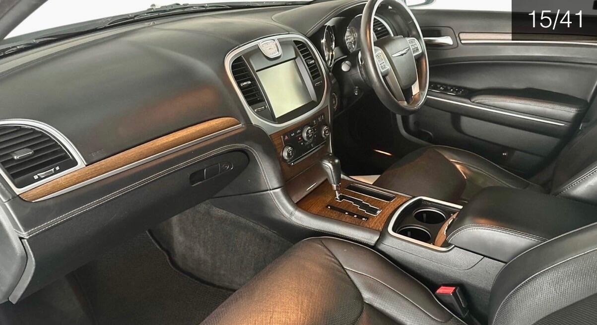 Used Chrysler 300C 2012 for sale - 76537905: Photo 6