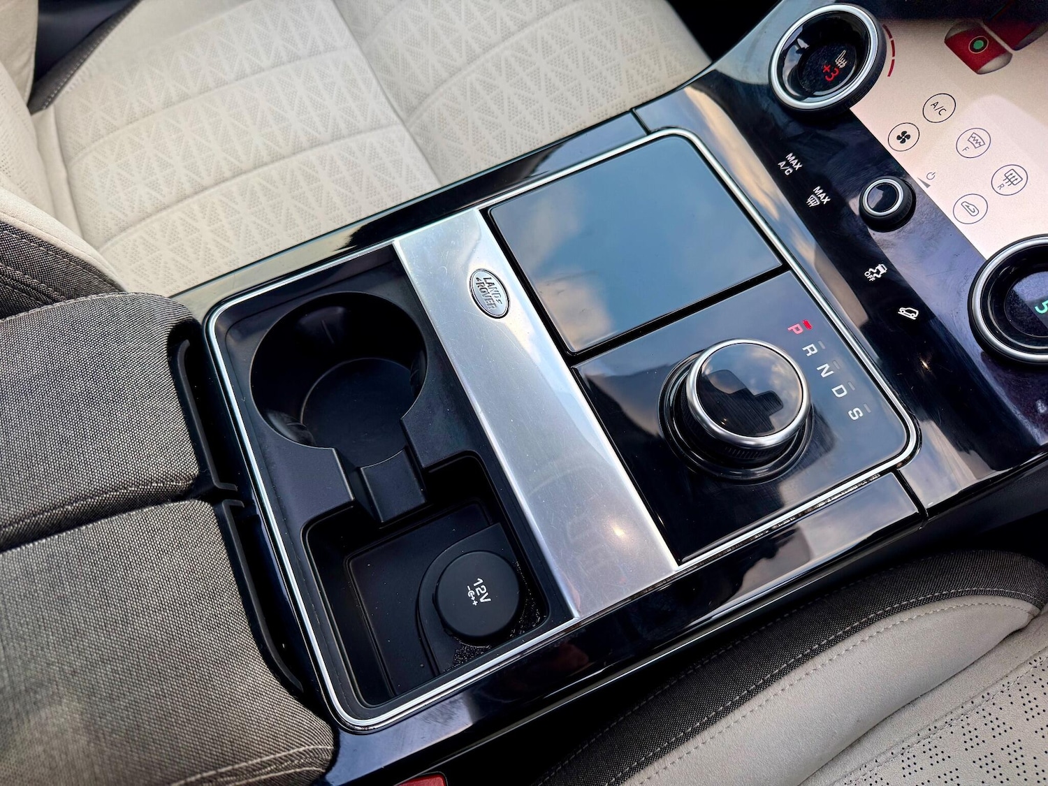 Used Land Rover Range Rover Velar 2018 for sale - 77131639: Photo 41