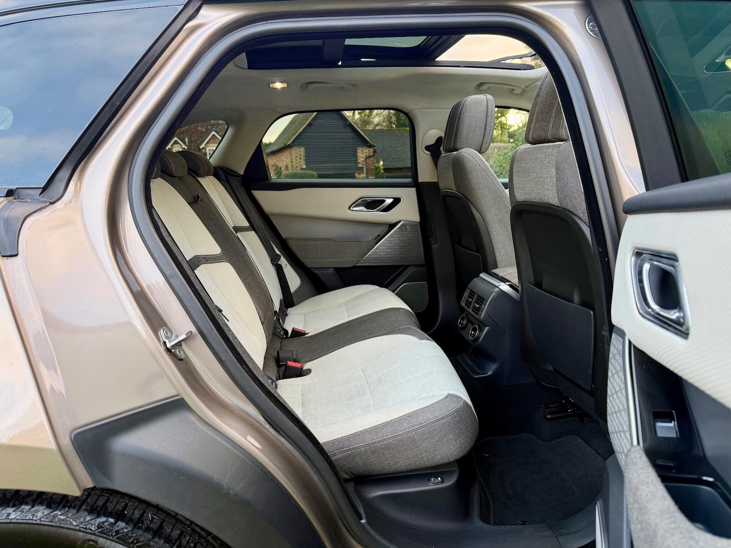 Used Land Rover Range Rover Velar 2018 for sale - 77131639: Photo 44