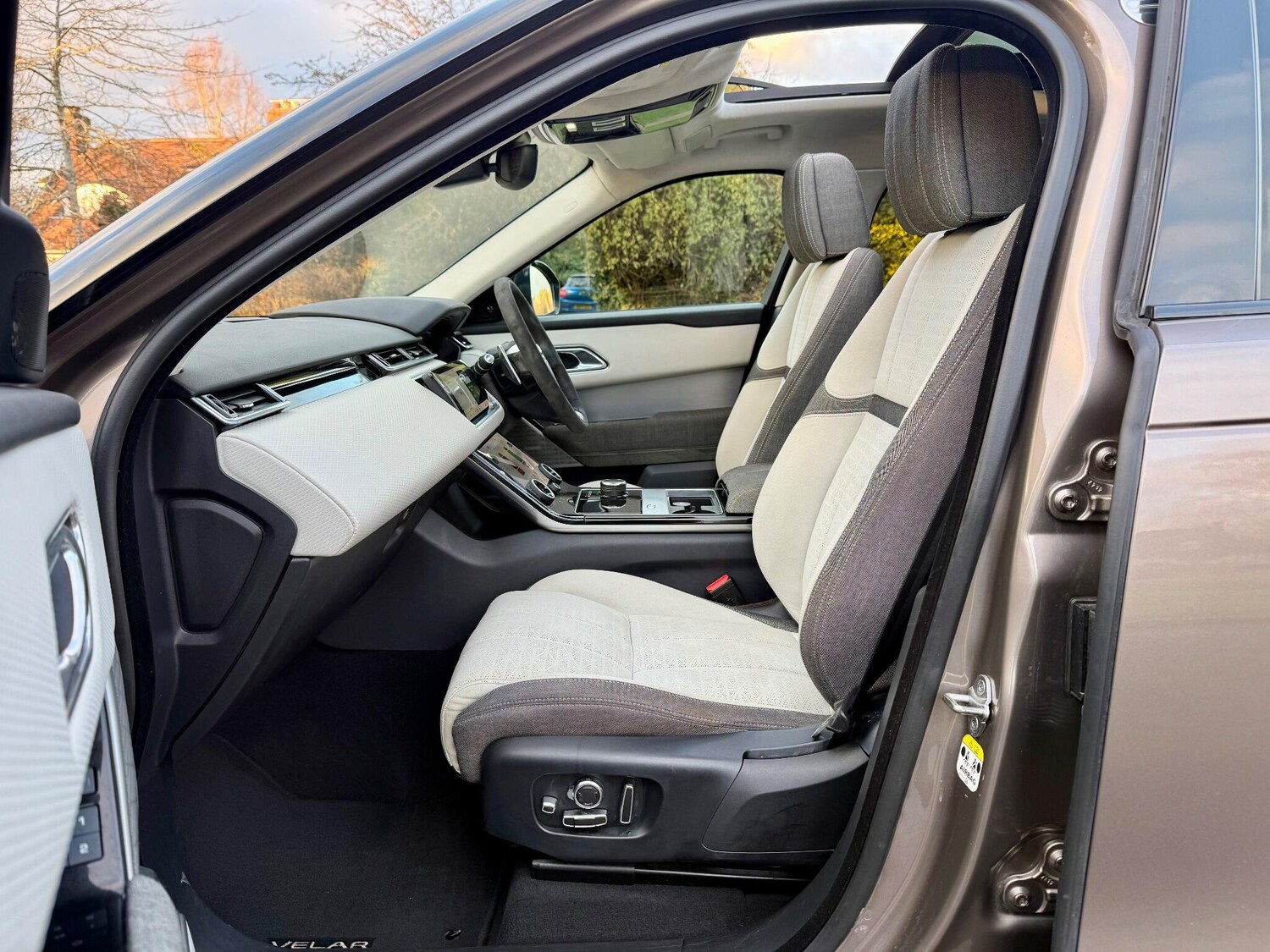 Used Land Rover Range Rover Velar 2018 for sale - 77131639: Photo 51