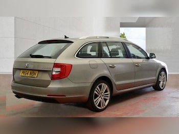 Used Skoda Superb 2014 for sale - 79279196: Photo