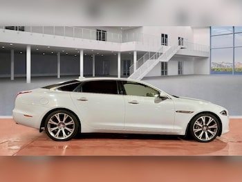 Used Jaguar XJ 2015 for sale - 77924890: Photo