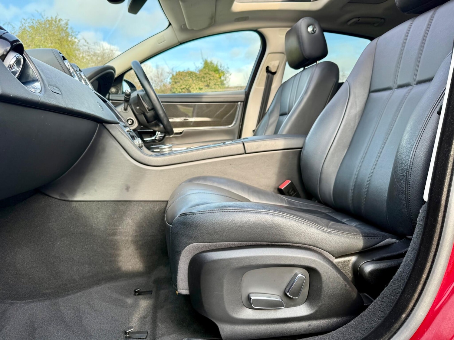 Used Jaguar XJ 2012 for sale - 77358553: Photo 25