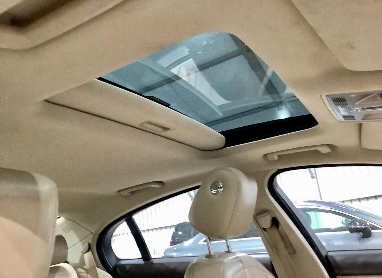 Used Jaguar XF 2010 for sale - 76688820: Photo 8