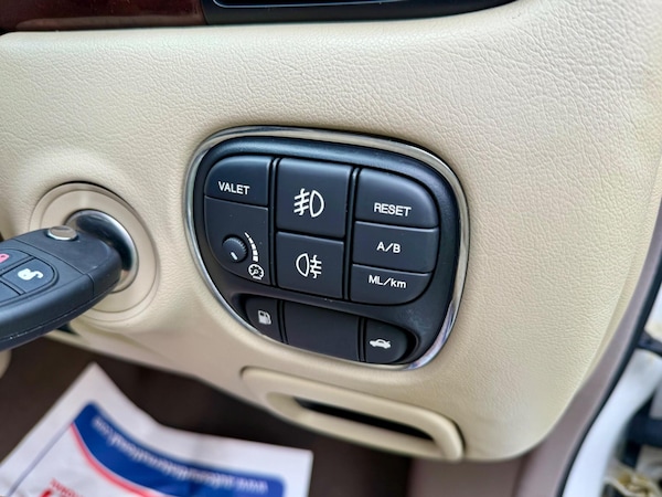 Used Jaguar XJ 2006 for sale - 76060708: Photo 24