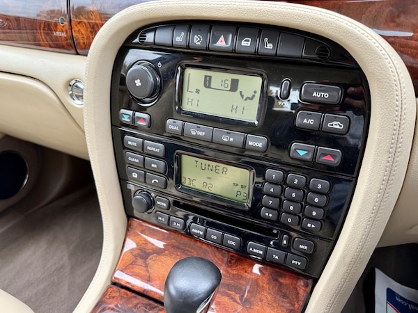 Used Jaguar XJ 2006 for sale - 76060708: Photo 30