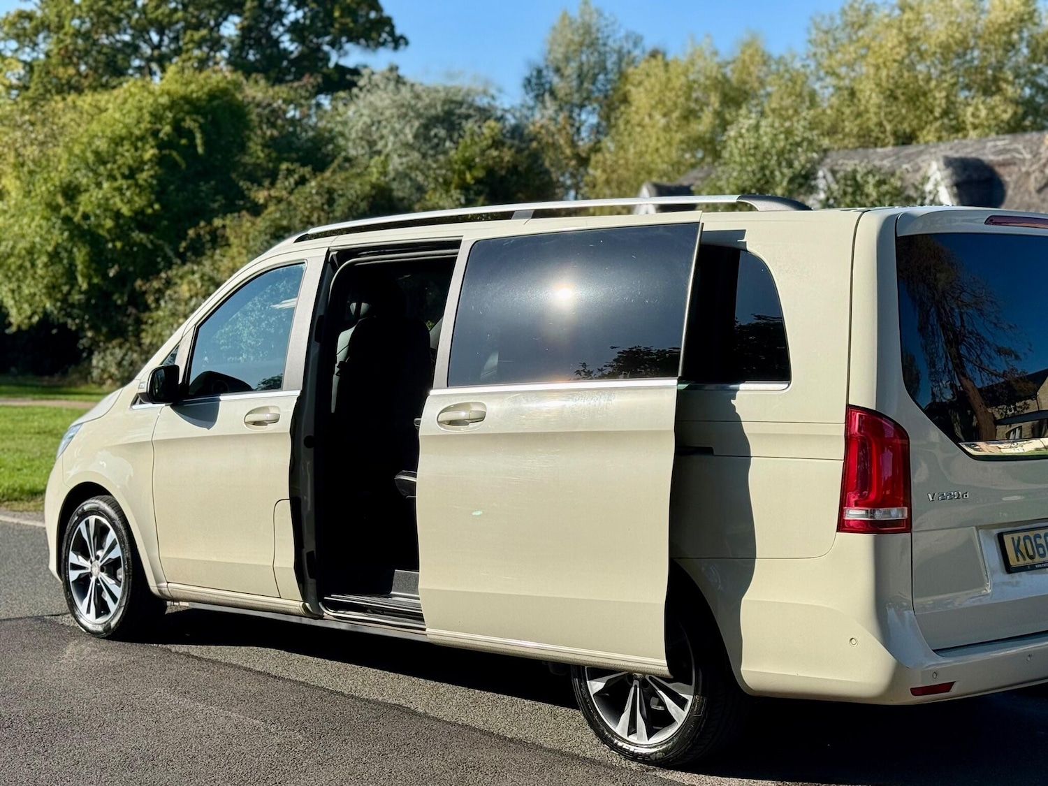 Used Mercedes-Benz V-Class 2017 for sale - 75608861: Photo 12