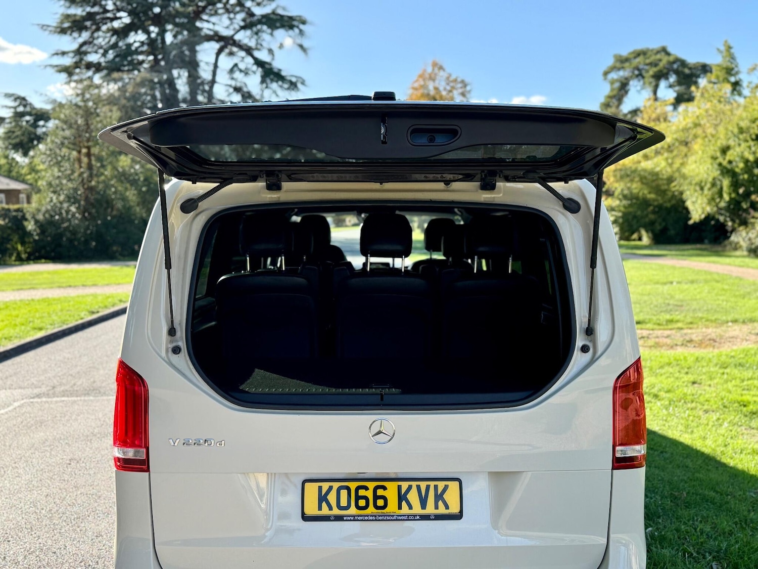 Used Mercedes-Benz V-Class 2017 for sale - 75608861: Photo 16