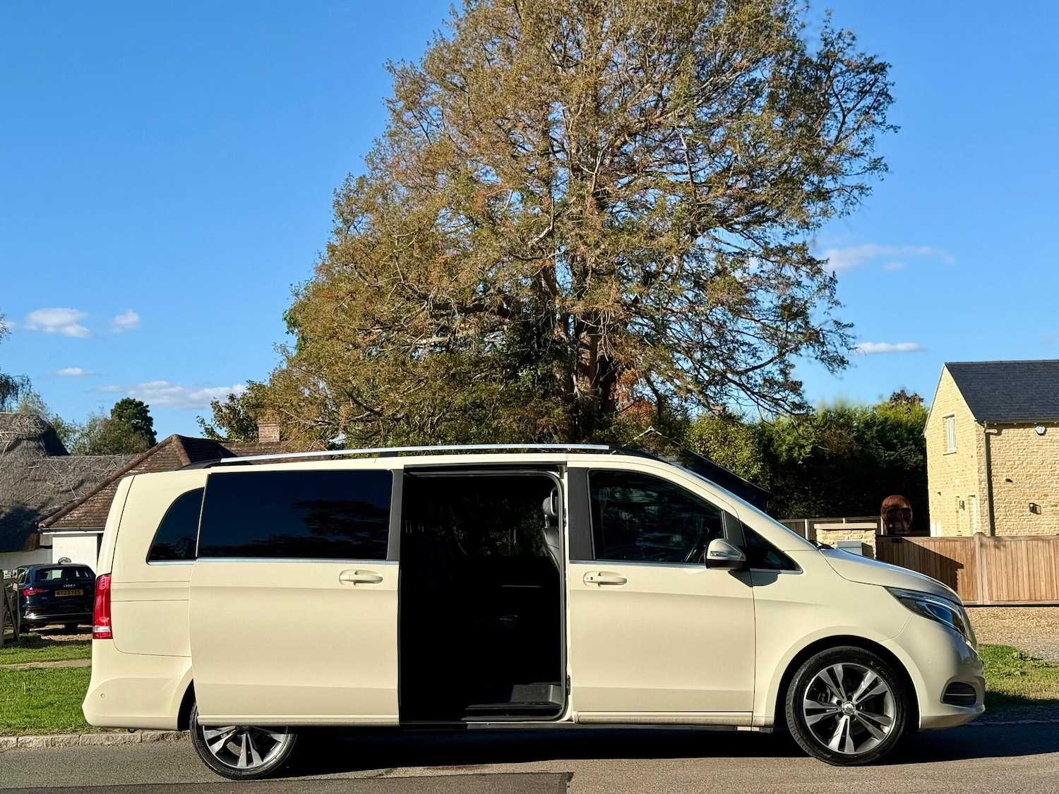 Used Mercedes-Benz V-Class 2017 for sale - 75608861: Photo 21