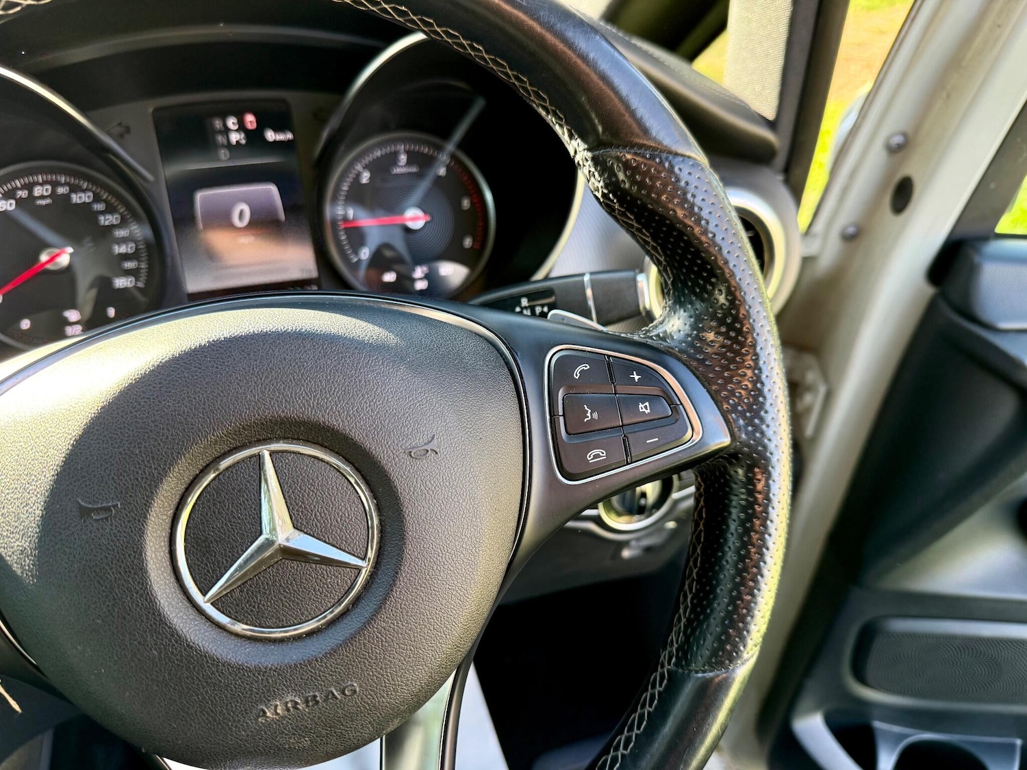 Used Mercedes-Benz V-Class 2017 for sale - 75608861: Photo 31