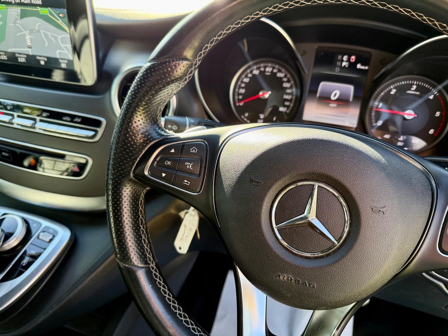 Used Mercedes-Benz V-Class 2017 for sale - 75608861: Photo 32