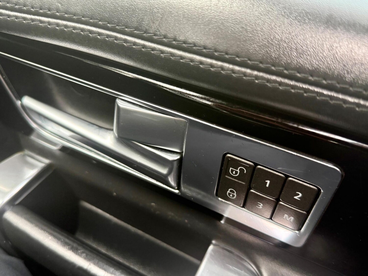 Used Land Rover Discovery 4 2015 for sale - 75782157: Photo 35