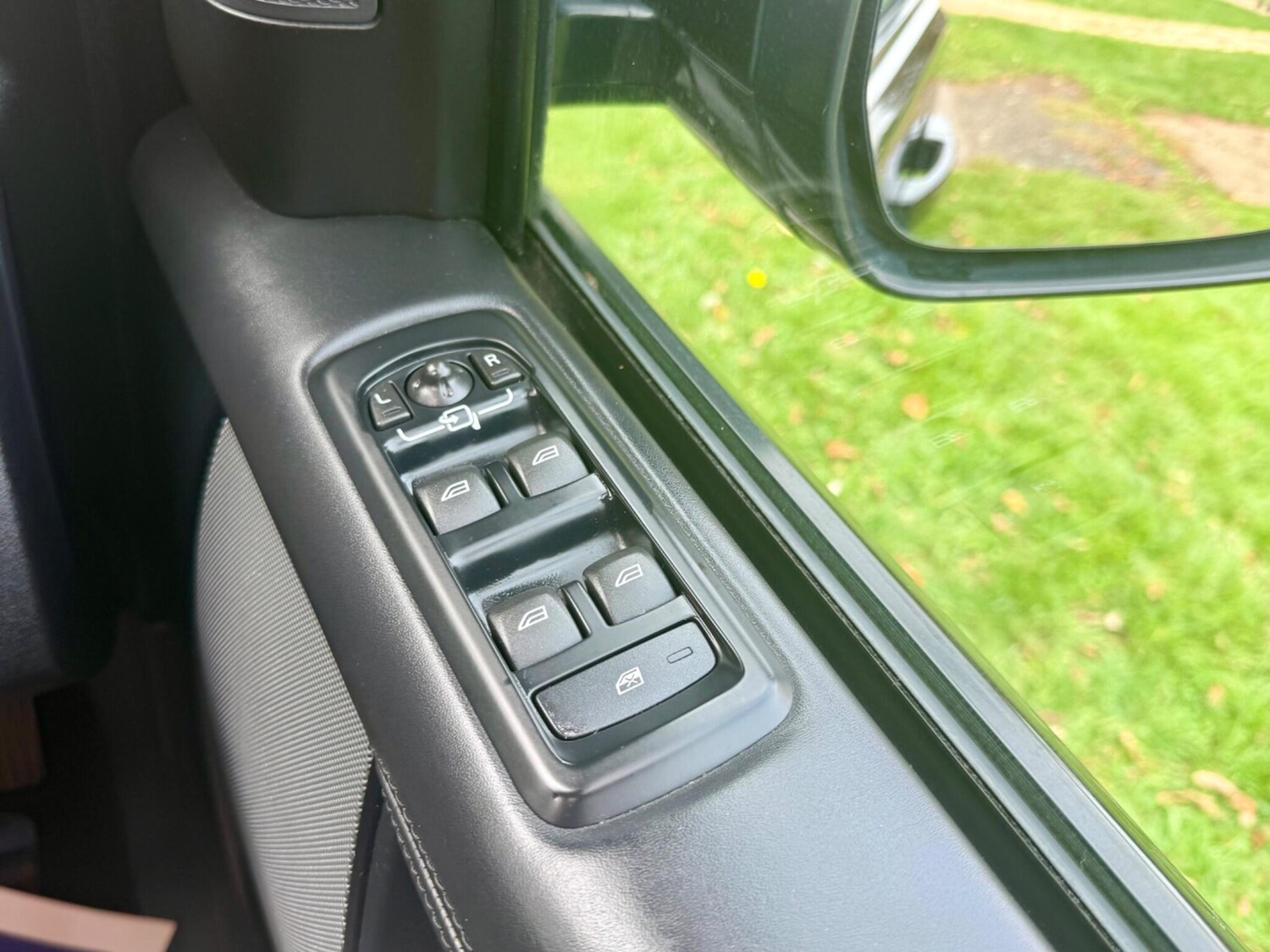 Used Land Rover Discovery 4 2015 for sale - 75782157: Photo 36