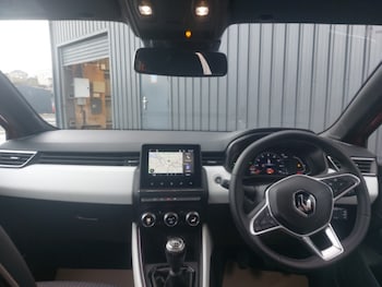 Used Renault Clio 2023 for sale - 77947538: Photo