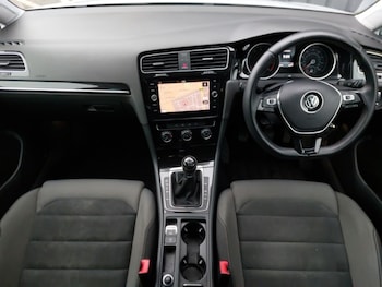 Used Volkswagen Golf 2017 for sale - 77108176: Photo