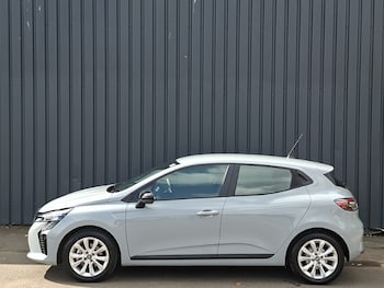 Used Renault Clio 2025 for sale - 79561876: Photo