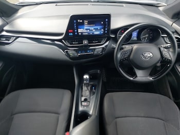 Used Toyota C-HR 2018 for sale - 77448583: Photo