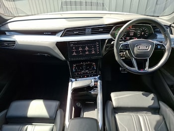 Used Audi Q8 2023 for sale - 79447439: Photo
