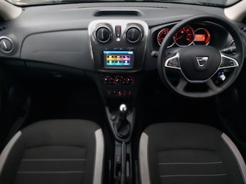 Used Dacia Sandero Stepway 2019 for sale - 76321389: Photo 2