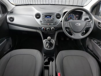 Used Hyundai i10 2017 for sale - 77682336: Photo