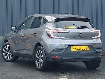 Used Renault Captur 2025 for sale - 76414471: Photo