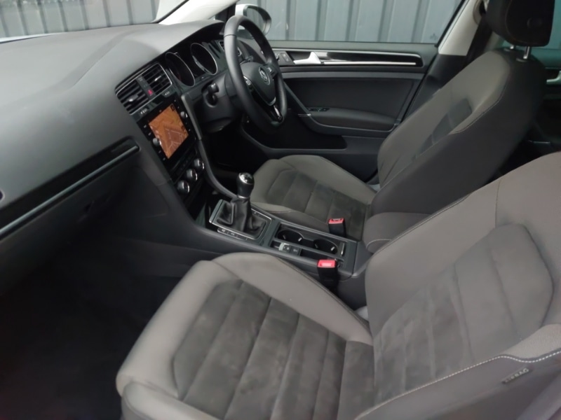 Used Volkswagen Golf 2017 for sale - 77338549: Photo 5