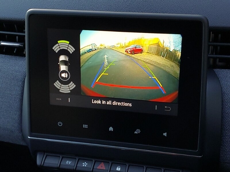 Used Renault Clio 2025 for sale - 76920236: Photo 11