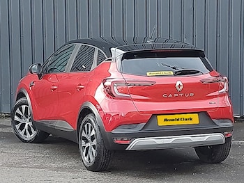 Used Renault Captur 2023 for sale - 77644425: Photo