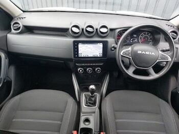 Used Dacia Duster 2023 for sale - 77999441: Photo