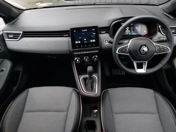 Used Renault Clio 2024 for sale - 76970620: Photo