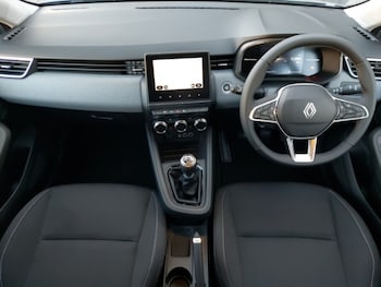 Used Renault Clio 2025 for sale - 76920228: Photo