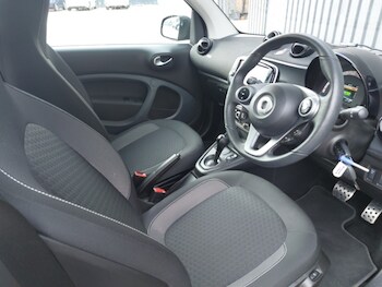 Used smart fortwo 2024 for sale - 78037213: Photo