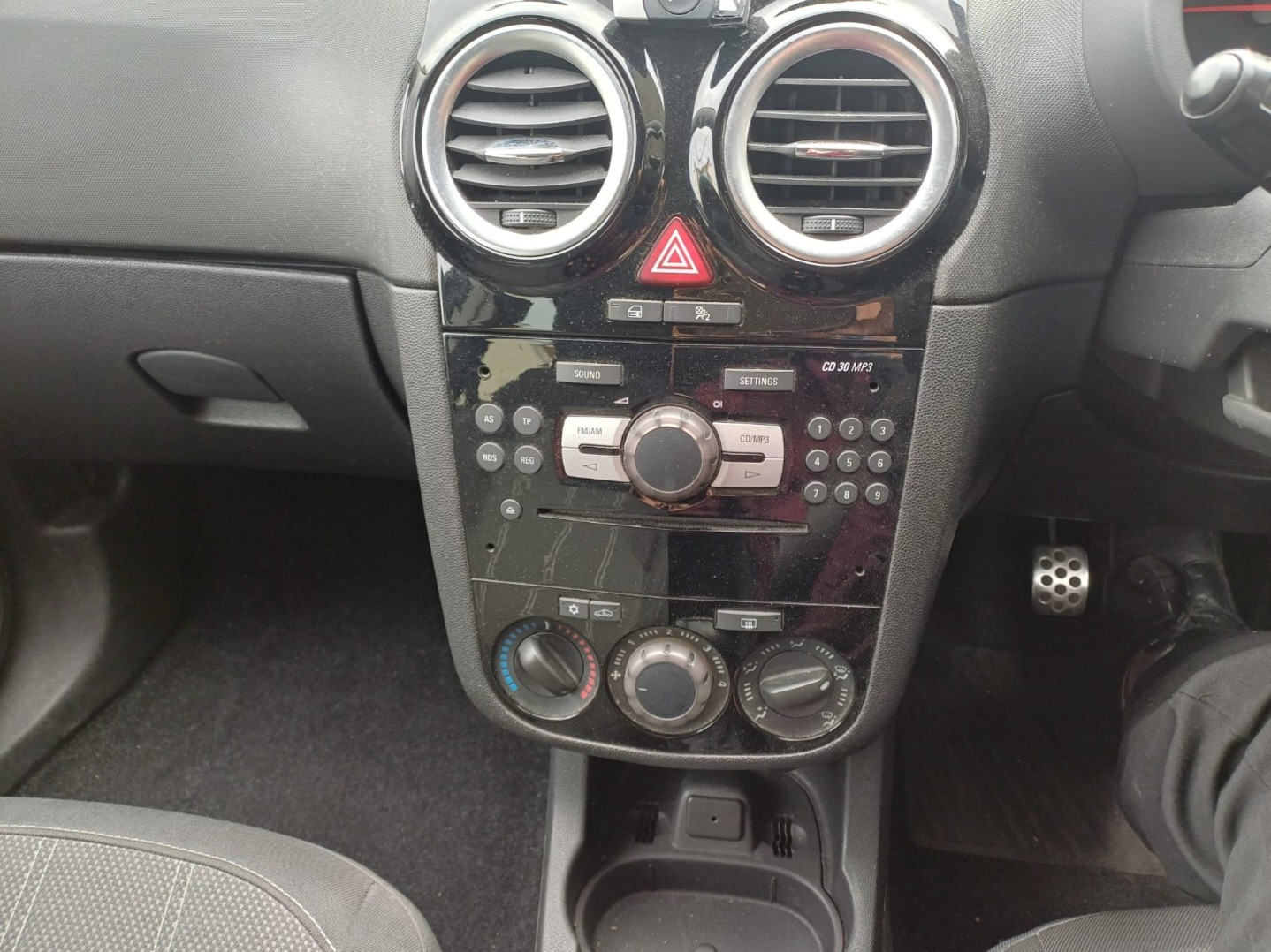 Used Vauxhall Corsa 2012 for sale - 76165102: Photo 9