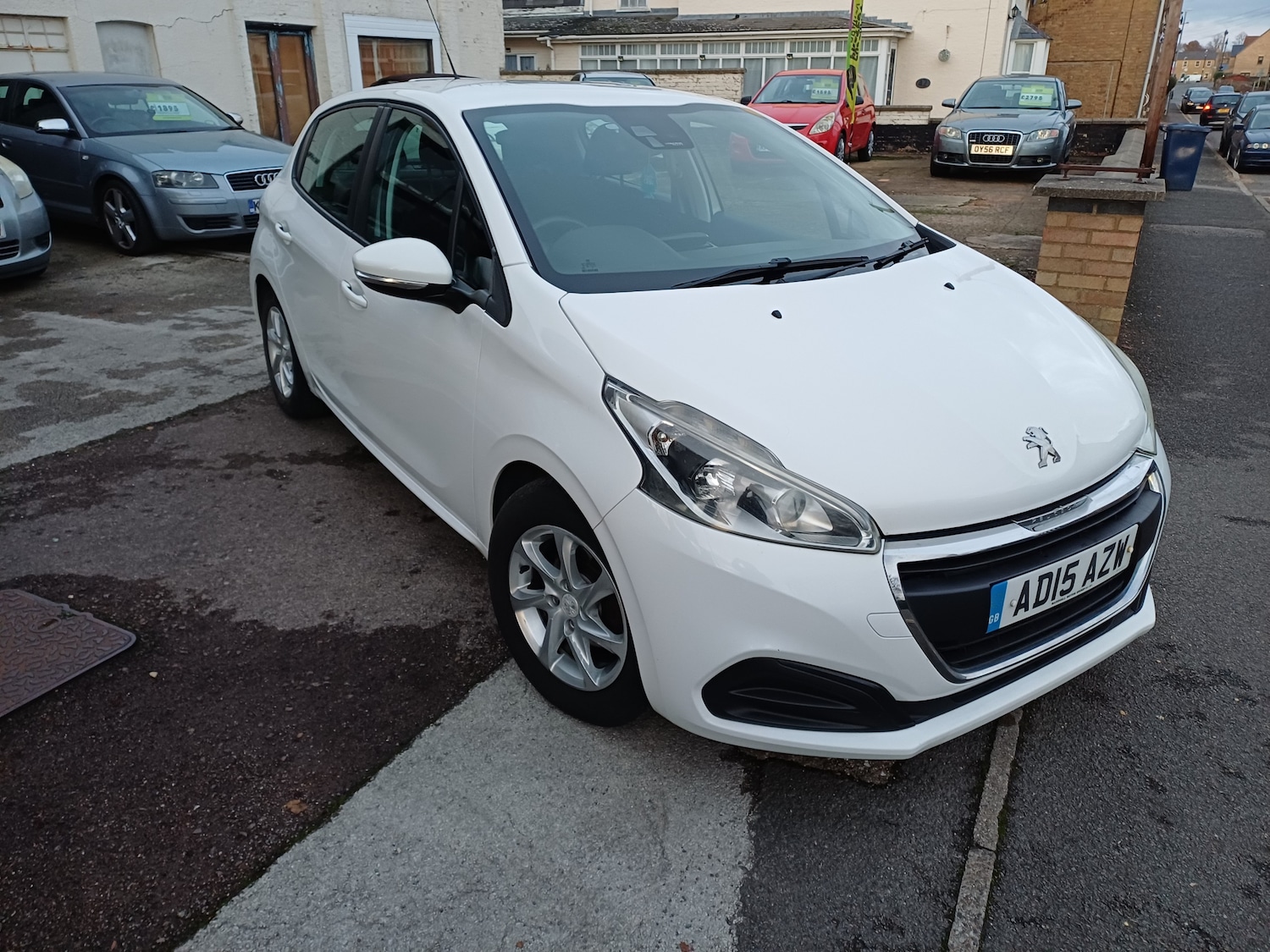 Used Peugeot 208 2015 for sale - 76653908: Photo 1