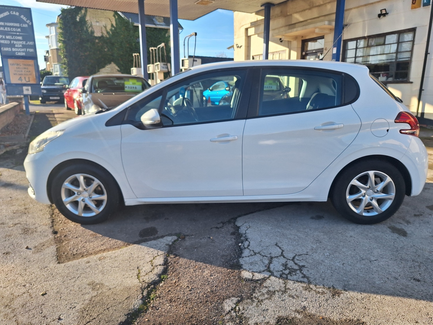 Used Peugeot 208 2015 for sale - 76653908: Photo 10